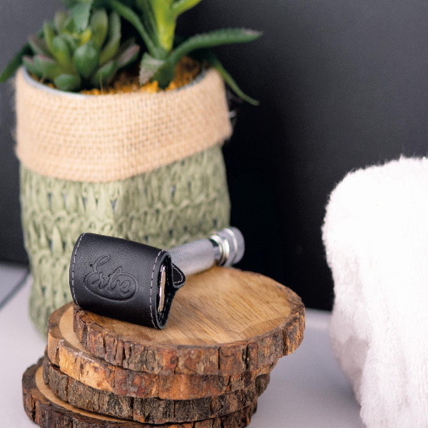 Blade guard for wet shaver leather black